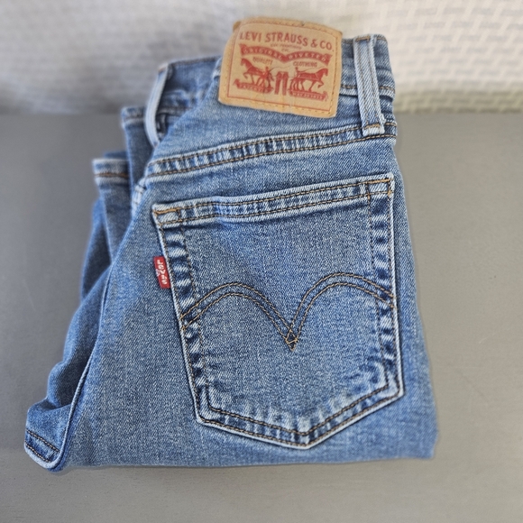 Levi's Wedgie Straight Button Fly  Blue Jeans Size 26 Excellent Cond - Picture 1 of 8